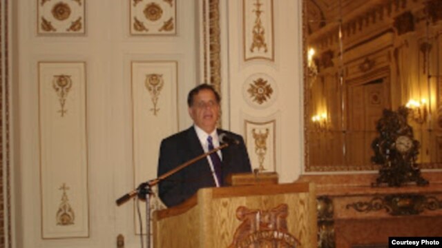 Gutenberg Martínez, rector Universidad Miguel de Cervantes