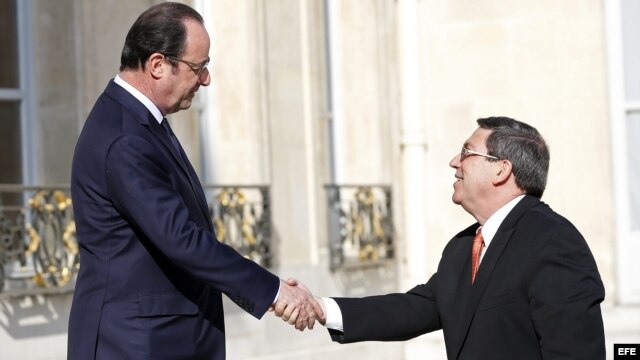 El presidente francés, François Hollande, recibió hoy al canciller cubano, Bruno Rodríguez, quien realiza una visita oficial a este país.