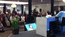 Yoani Sánchez en conferencia de prensa de la SIP