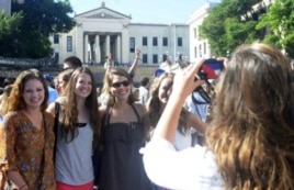 Estudiantes estadounidenses del programa Semestre en el Mar visitan la Universidad de La Habana.
