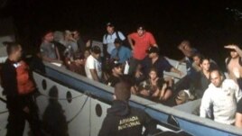 Polizontes cubanos detenidos por la Armada de Colombia. Foto: Archivo.