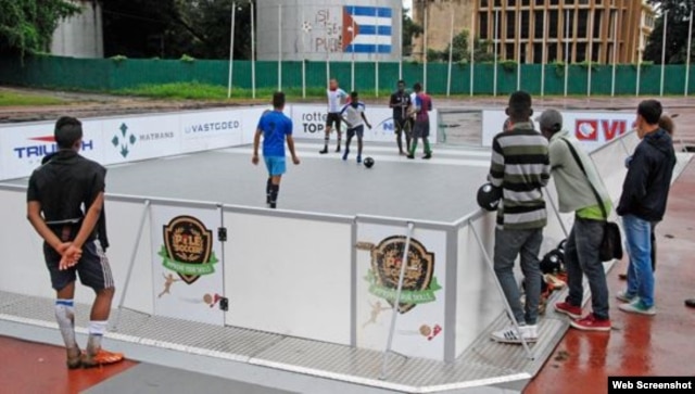 Cancha sintética donada por el equipo holandés Feyenoord Rotterdam.