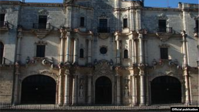 La revista Espacio Laical abrió las puertas del antiguo Seminario de San Carlos y San Ambrosio.