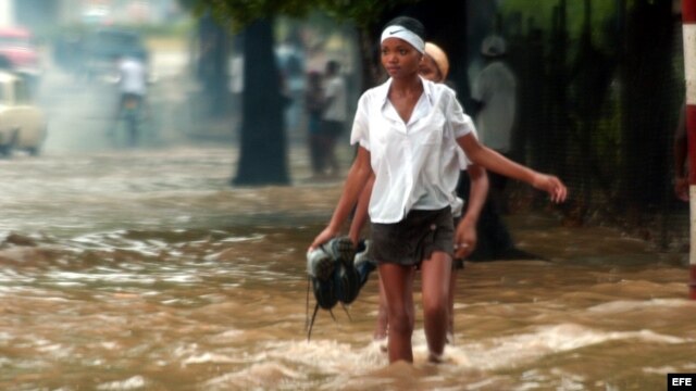 Fotografía de archivo de inundaciones en Cuba. EFE/Alejandro Ernesto