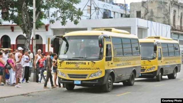 En julio de 2013 empezaron a funcionar en Cuba unas 123 cooperativas no agropecuarias, entre ellas algunas de transporte de pasajeros.