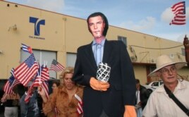 En el 2005 sus seguidores protestaron frente a los estudios de Telemundo 51 por su despido como presentador del noticiero, por aceptar la invitación de una estación radial para promover su nuevo libro.