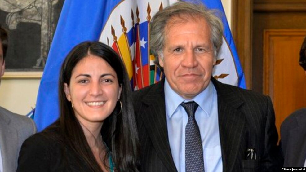 Luis Almagro junto a Rosa Maria Payá, presidenta de la Red Latinoamericana de Jóvenes por la Democracia.