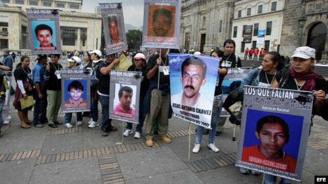 Familiares de secuestrados y desaparecidos por las FARC se reunieron en Bogotá en vísperas del inicio del proceso de paz en Oslo.