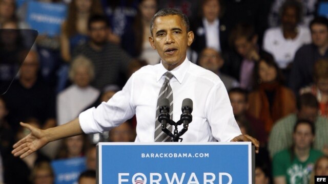 Barack Obama, quien aspira a la reelección por el Partido Demócrata, habla durante un mítin en la Universidad de Kent State. 