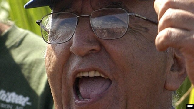  Foto de archivo tomada el 13 de agosto de 2006 del general Ulises Rosales del Toro, a quien el presidente de Cuba, el general Raúl Castro, designó en el 2008 como nuevo ministro de la Agricultura.