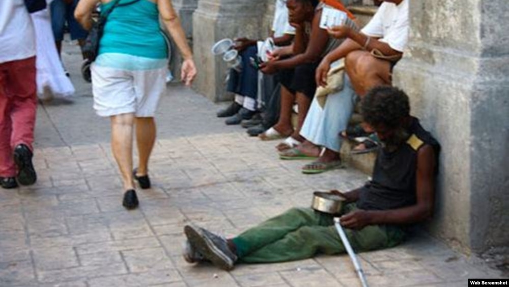 La cifra oficial de deambulantes en Cuba a mediados de 2015 ascendía a 1.261, con prevalencia de ancianos y discapacitados. (Foto: @cristiancrespoj)