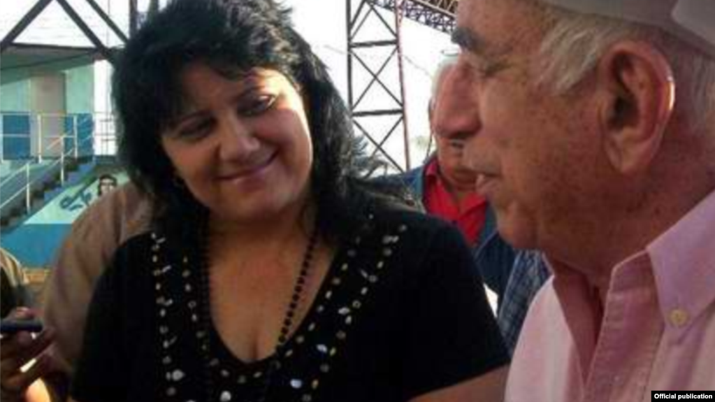 El primer vicepresidente de los Consejos de Estado y de Ministros, José Ramón Machado Ventura acompañado de la primera secretaria del Comité Provincial del Partido Comunista de Cuba, Lidia Esther Brunet Nodarse.