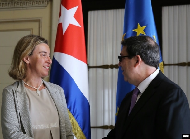 La Alta Representante de la Unión Europea en Política Exterior, Federica Mogherini, junto al canciller cubano Bruno Rodríguez.
