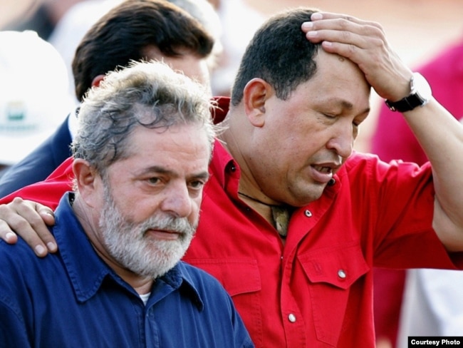 El expresidentes de Brasil Lula Da Siva y el fallecido mandatario venezolano Hugo Chávez.
