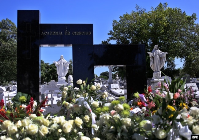 Los restos de Fidel Castro Díaz-Balart fueron sepultados en el panteón de la Academia de Ciencias de Cuba.