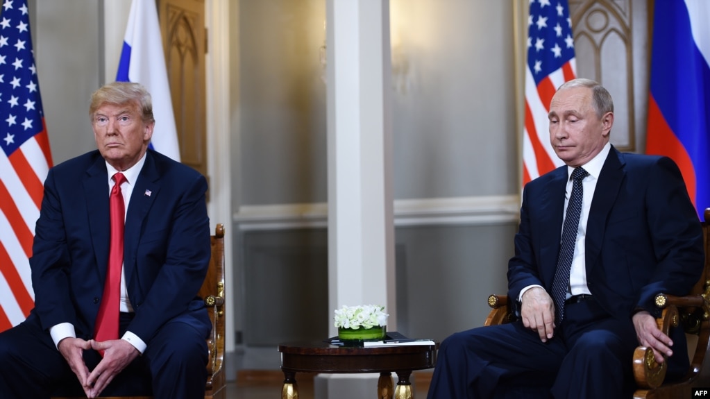 Vladimir Putin (d) y Donald Trump (i) en Finlandia