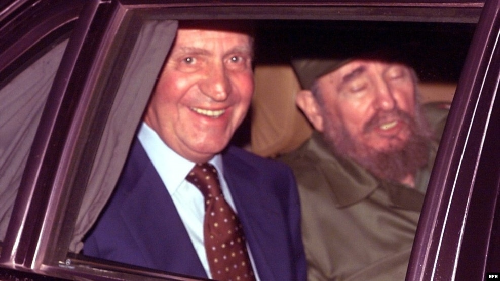 El Rey Juan Carlos y Fidel Castro compartieron auto. 