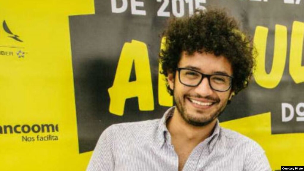 Juan Camilo Cruz dirige la Fundación Ambulante Colombia, rama de la iniciativa de Gael García Bernal para difundir el documental mediante giras.