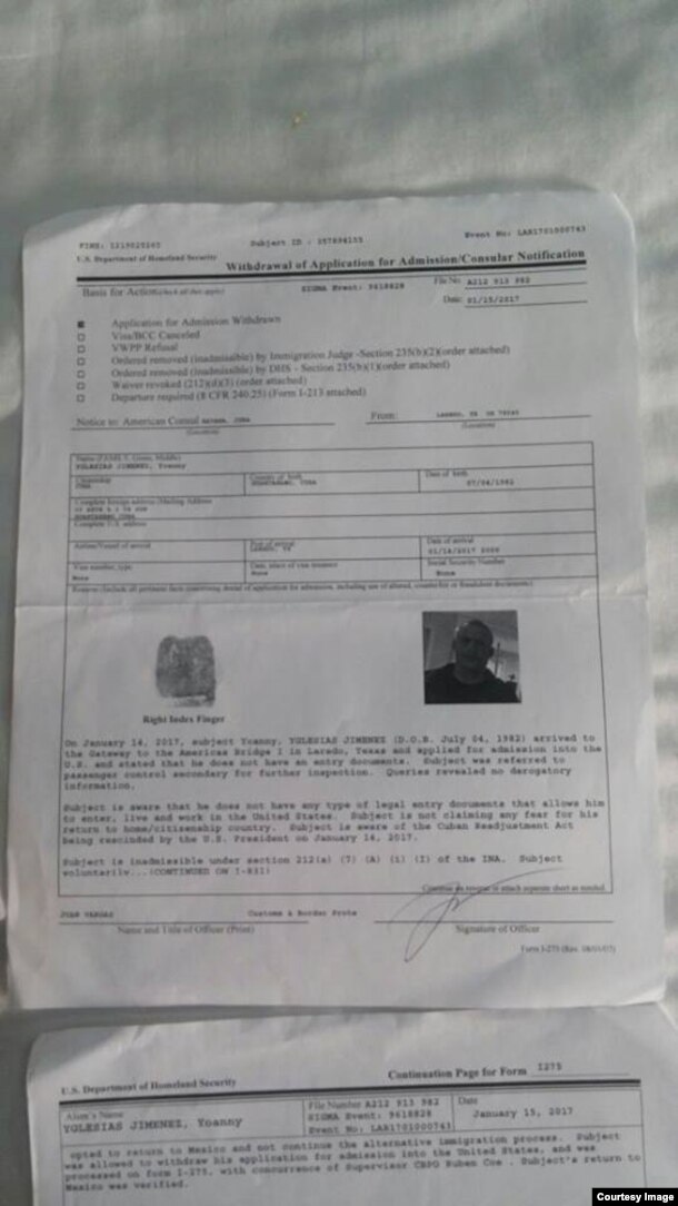 Documento entregado a Yoanny Santana por el funcionario de Departamento de Seguridad Nacional