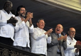 Raúl Castro en una gala en el Gran Teatro de La Habana por los 50 años de la UNEAC.