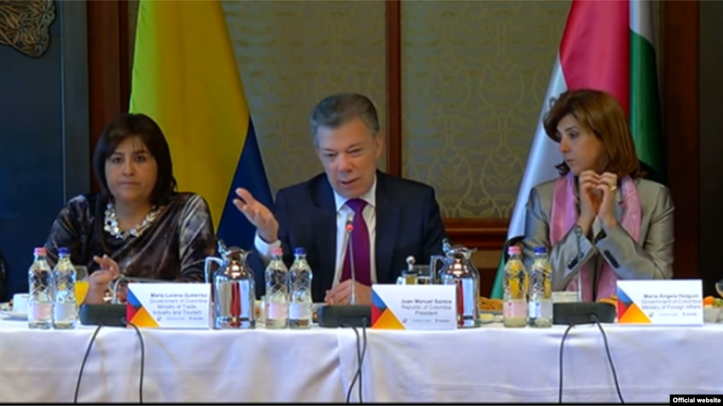 El presidente de Colombia, Juan Manuel Santos, reunido con empresarios en Budapest