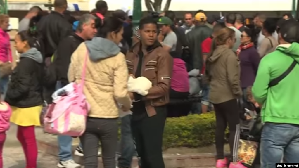 Cubanos varados en Nuevo Laredo. (Captura de video en YouTube)