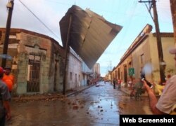 Tornado en Centro Histórico de Camagüey deja casas sin techos.