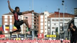 El triplista cubano Pedro Pablo Pichardo, durante la XV Reunión Internacional de Atletismo Villa de Bilbao, en la que se impuso con 17,81 metros