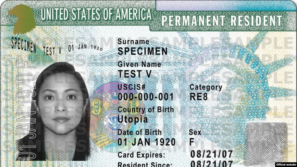 Ejemplo de green card o tarjeta verde, residencia permanente en EEUU. (USCIS)