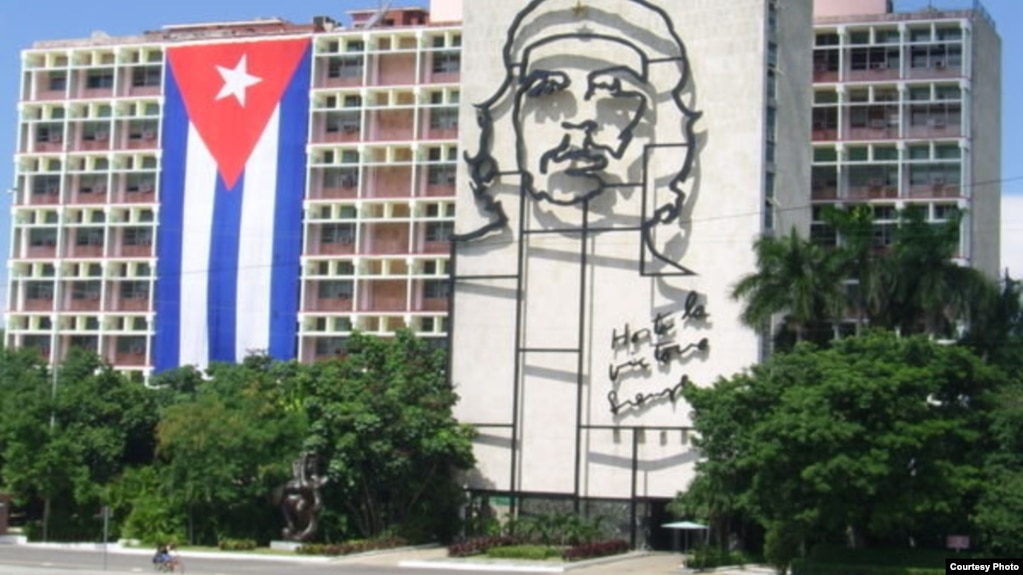 Edificio A del MININT en La Habana, Cuba.