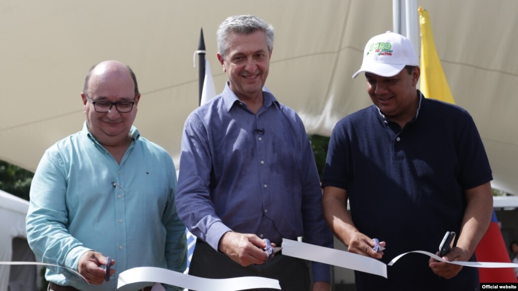 Filippo Grandi, al centro, inauguró la instalación médica en el Norte de Santander, Colombia, que atenderá a refugiados venezolanos.