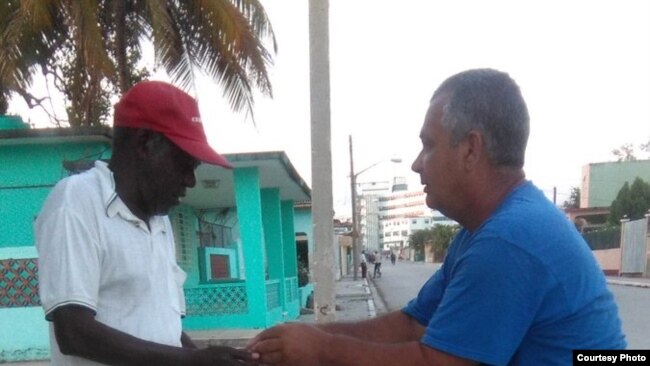 Colaboradores del Proyecto Tondique burlan vigilancia policial y ayudan a desamparados