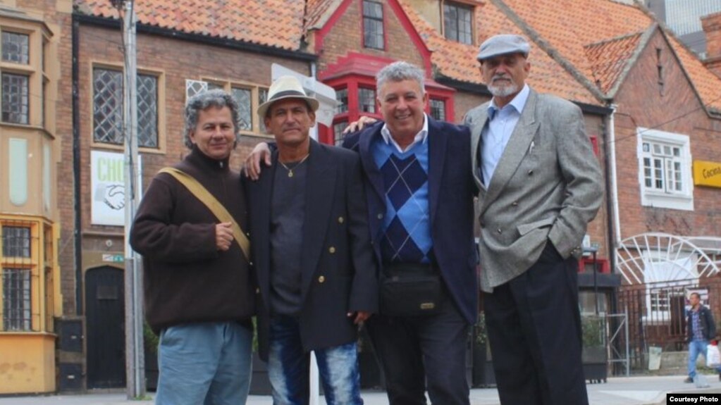 De izq. a der. los escritores Rafael Vilches, Luis Pérez de Castro, Armando de Armas y Faisel Iglesias,