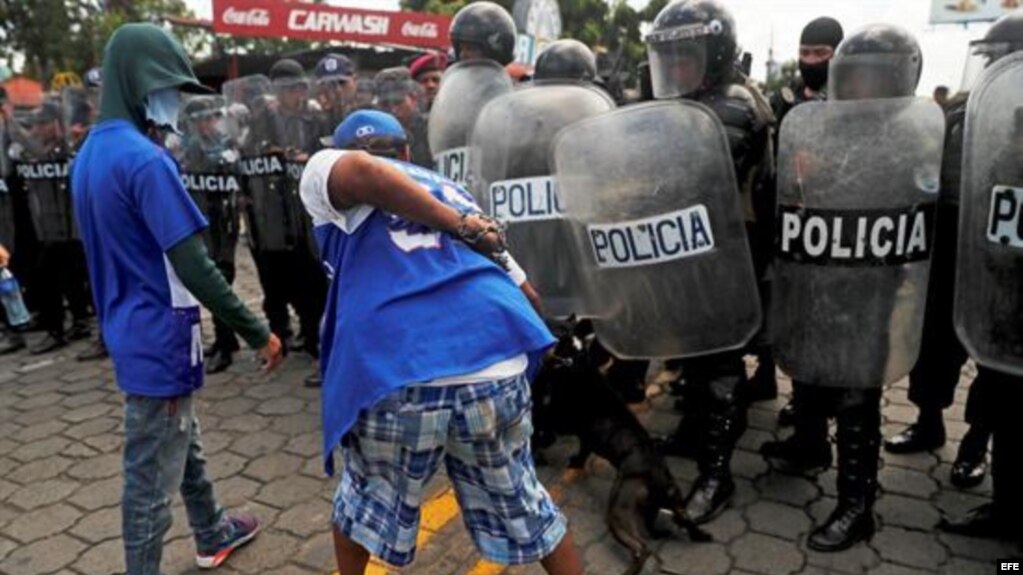 Nicaraguenses protestan en las calles contra Daniel Ortega