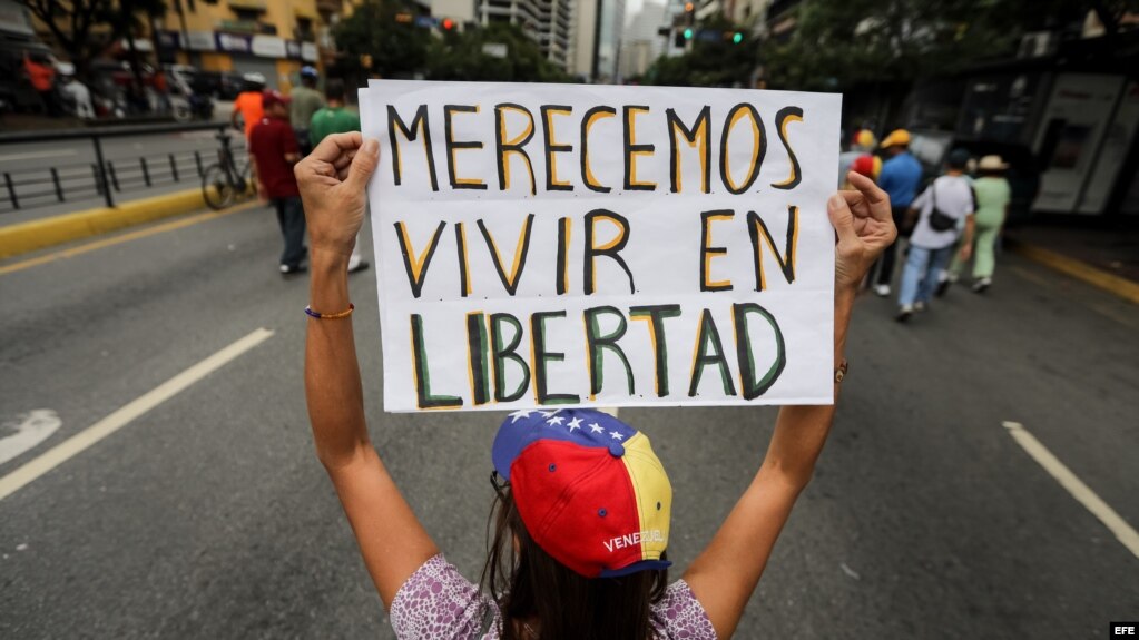 Cientos de personas participaron este sábado en una manifestación religiosa por la paz en Caracas, Venezuela. (Archivo)