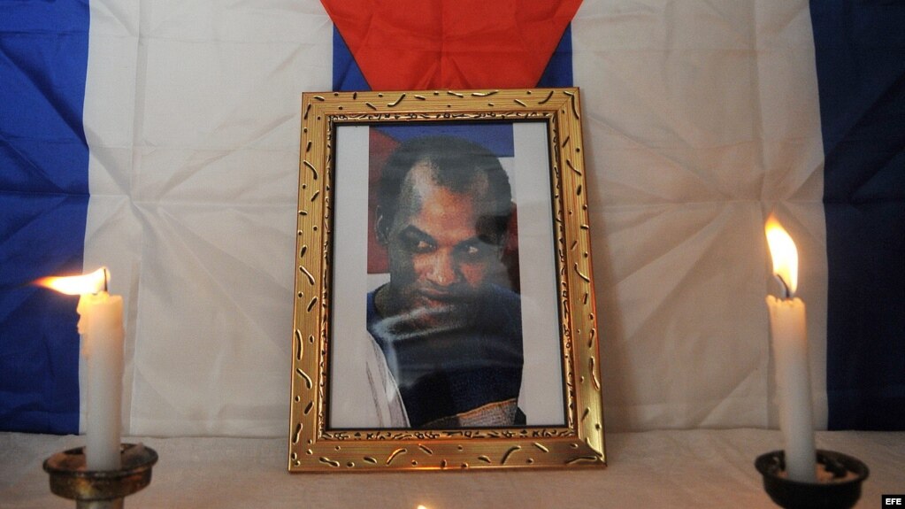 Fotografía de Orlando Zapata Tamayo en una vigilia en su honor realizada en La Habana/ febrero 23 de 2011.