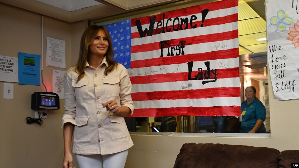 La primera dama Melania Trump visita el centro para niÃ±os inmigrantes en McAllen, Texas, Upbring New Hope.