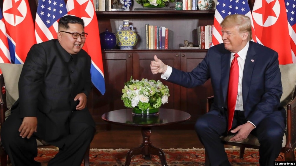 Donald Trump y Kim Jong-Un en el Hotel Capella