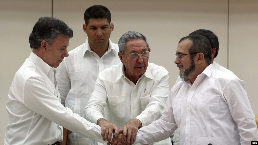 El gobierno de Juan Manuel Santos y las FARC implementan un acuerdo de paz firmado en noviembre pasado, tras cuatro años de negociaciones en Cuba. 