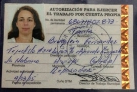 Permiso extendido por el Ministerio de Trabajo (Cuba) para que Tania Bruguera ejerza como cuentapropista.