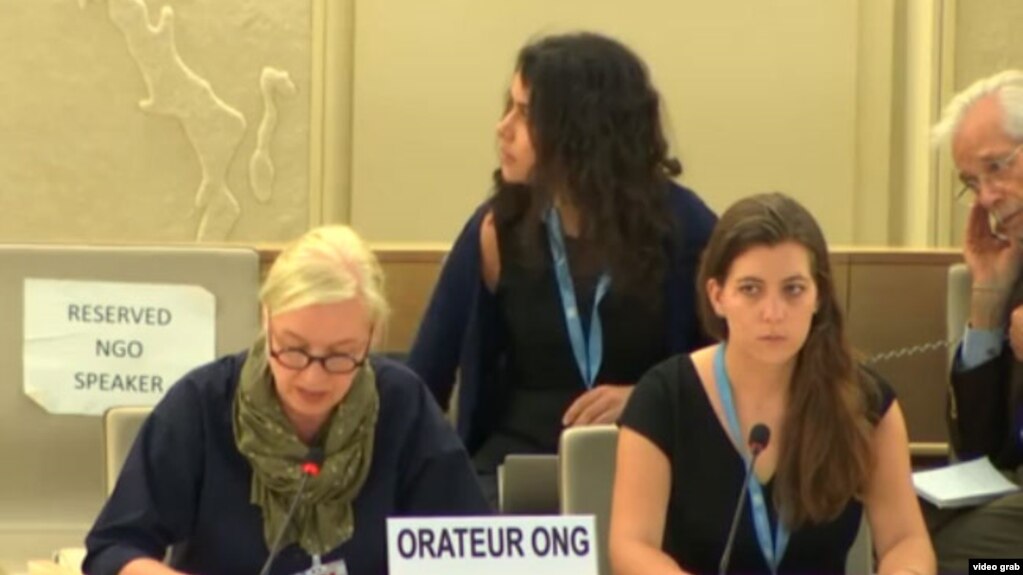 La representante de la ONG AmnistÃ­a Internacional (Izq.) se refiere al caso de Cuba durante las conclusiones del debate sobre el Examen PeriÃ³dico Universal.