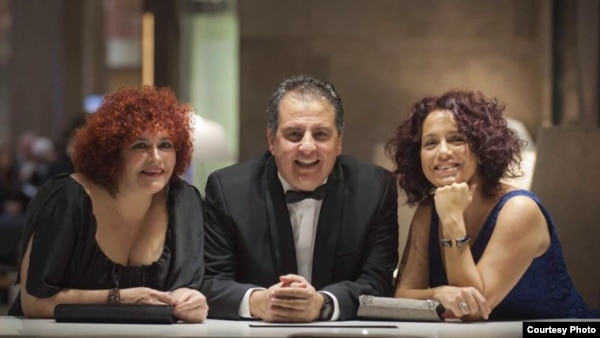 Con la directora Marilyn Solaya y el productor Carlos de la Huerta, en los Premios Goya, en Madrid. (foto Héctor Garrido)