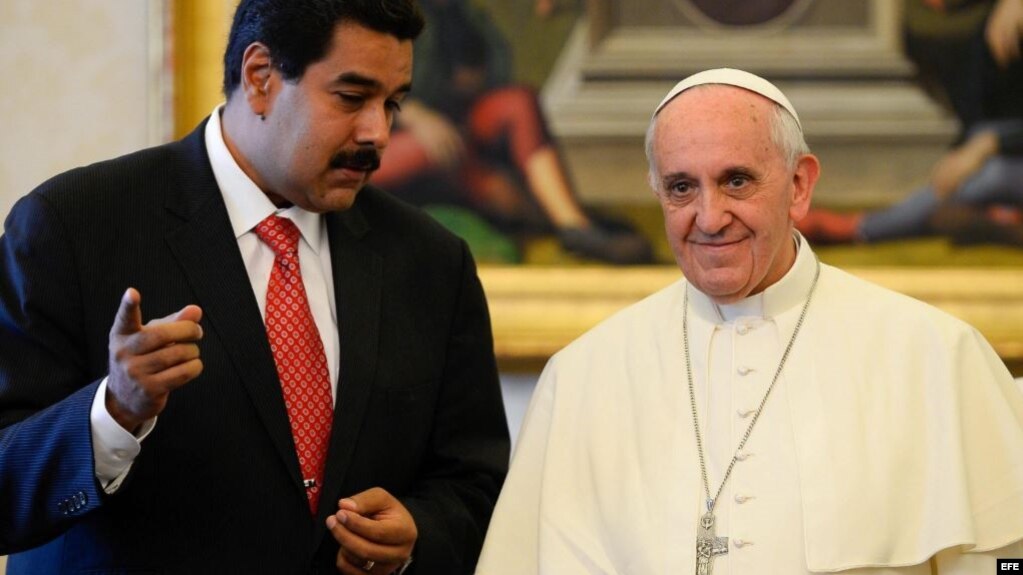 El papa Francisco junto a Nicolás Maduro, durante una audiencia privada en el Vaticano, en una imagen de archivo del 17 de junio de 2013.