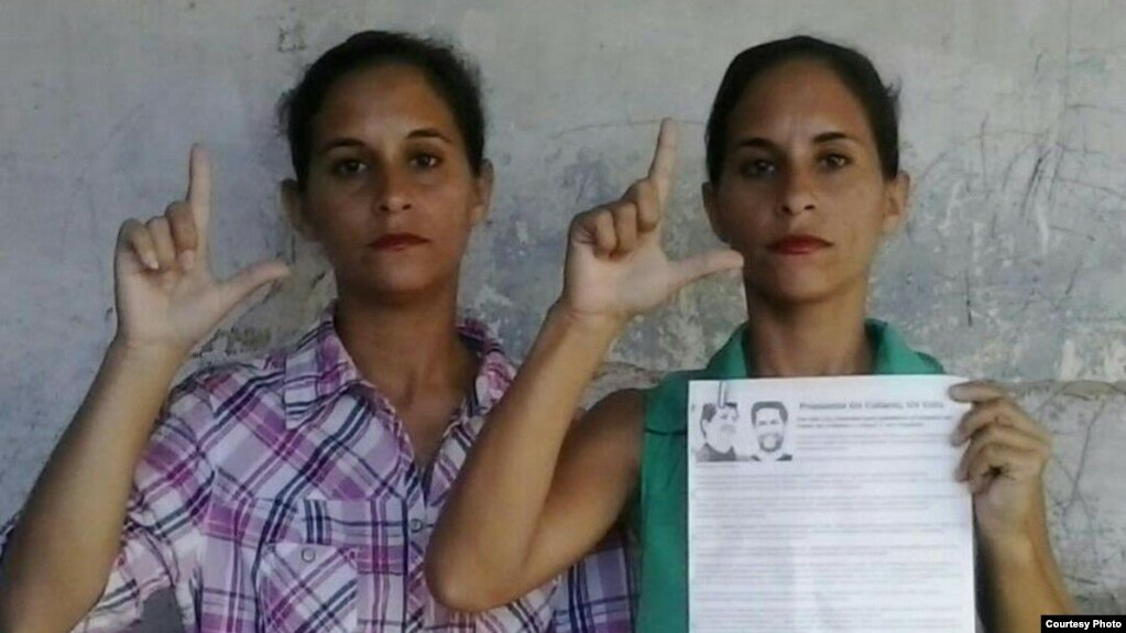 Las gemelas Adairis y Anairis Miranda, sancionadas a un año de cárcel en Holguín luego de la muerte de Fidel Castro. 