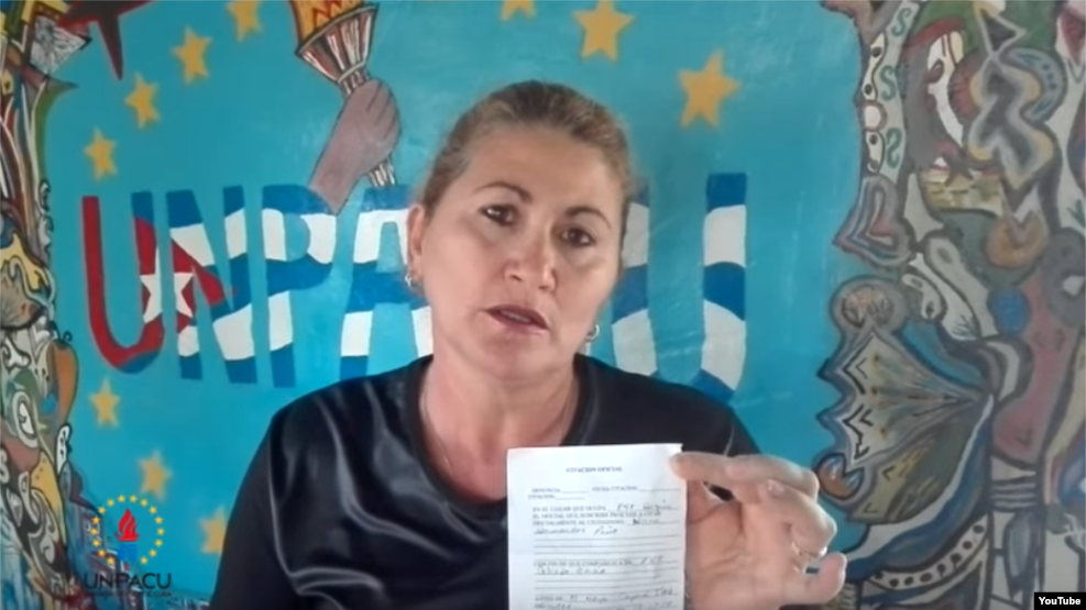 Nirma Hernández acusada de desacato por salir de su casa durante los días de duelo por la muerte de Castro