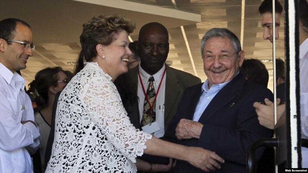 Dilma Rousseff, Raúl Castro y Marcelo Odebrecht durante inauguración del Mariel en enero de 2014. 
