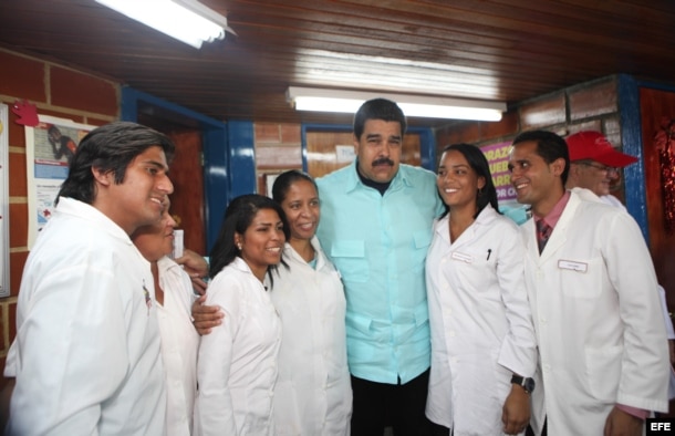 Nicolás Maduro participa en un acto de Gobierno para celebrar los 13 años del programa social Barrio Adentro.