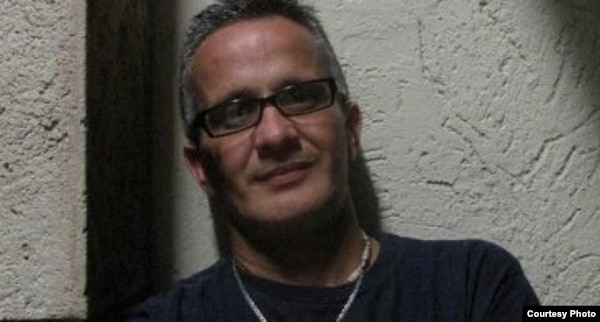 Juan C. Valls, poeta cubano que leerá sus textos en el Miami Hispanic Cultural Art Cente.